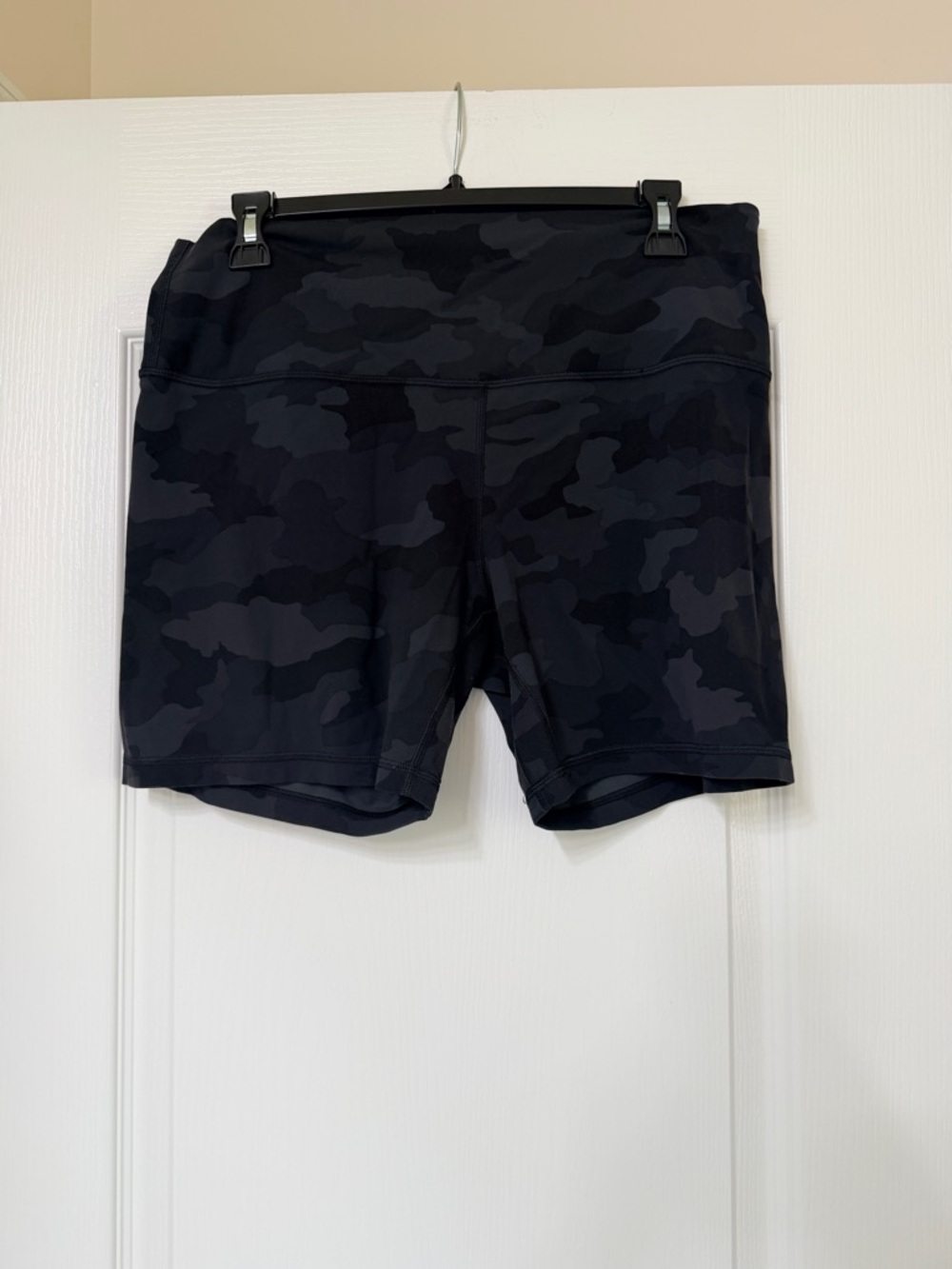 lululemon Align™ High-Rise Short 6" in Heritage 365 Camo Deep Coal Multi - Picture 3 of 4